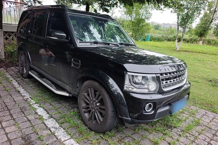 Used Land Rover Discovery 2016 3.0 SC Obsidian Black Heritage Edition HSE Front Right 45 Deg