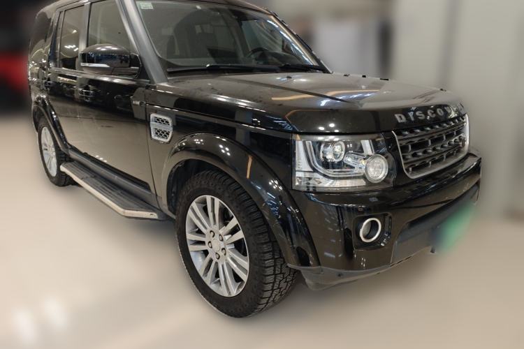 Used Land Rover Discovery 2016 3.0 SC V6 HSE Luxury Front Right 45 Deg