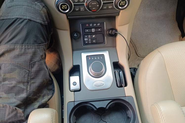 Used Land Rover Discovery 2016 3.0 SC V6 HSE Gear Lever