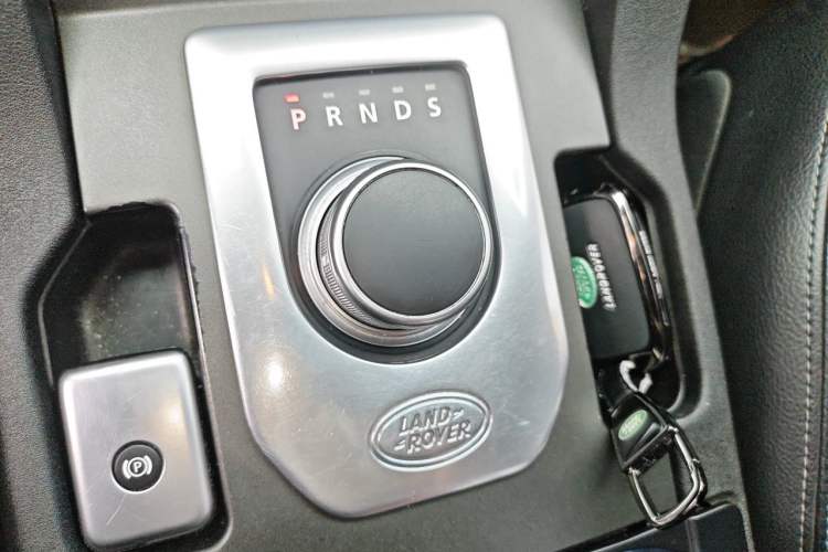 Used Land Rover Discovery 2016 3.0 SC V6 HSE Luxury Gear Lever