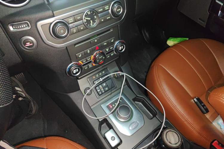 Used Land Rover Discovery 2016 3.0 SC Obsidian Black Heritage Edition HSE Gear Lever