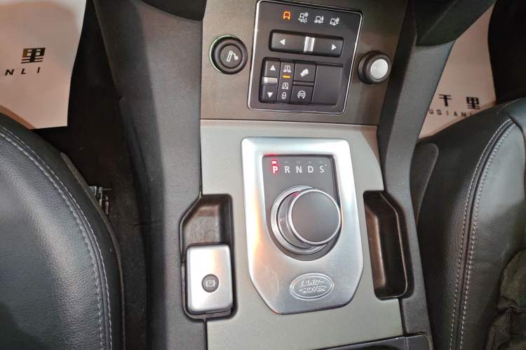 Used Land Rover Discovery 2016 3.0 SC V6 HSE Gear Lever