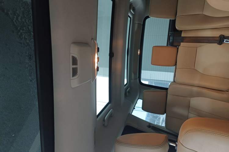 Used Land Rover Discovery 2016 3.0 SC V6 HSE Headliner