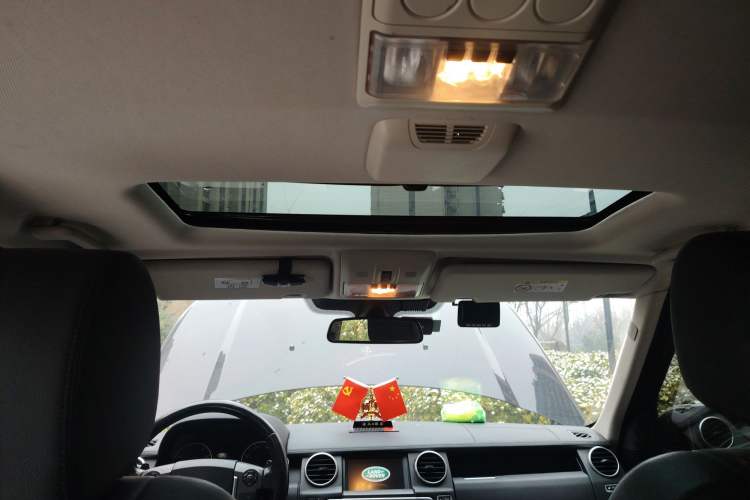 Used Land Rover Discovery 2016 3.0 SC Obsidian Black Heritage Edition SE Headliner