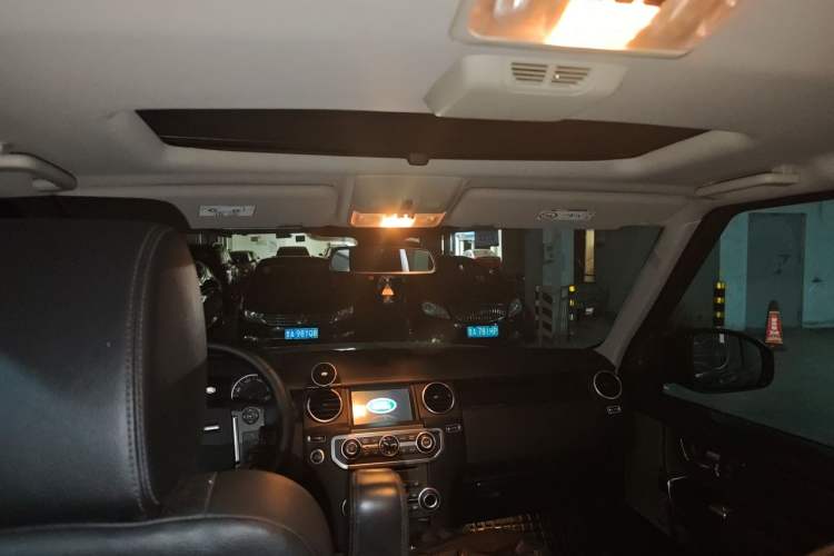 Used Land Rover Discovery 2016 3.0 SC Obsidian Black Heritage Edition SE Headliner