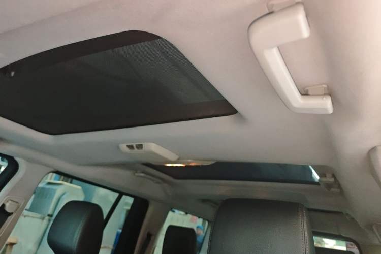 Used Land Rover Discovery 2016 3.0 SDV6 Black Edition HSE Diesel Version Headliner