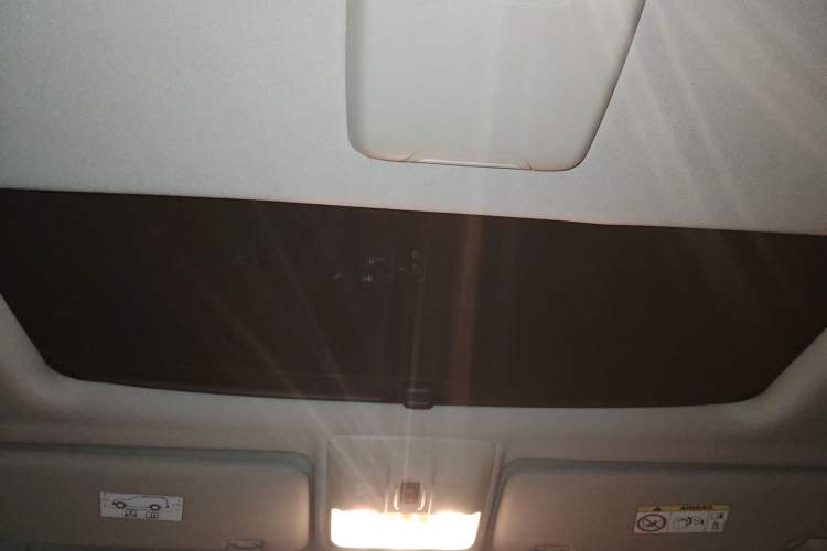 Used Land Rover Discovery 2016 3.0 SC Obsidian Black Heritage Edition SE Headliner