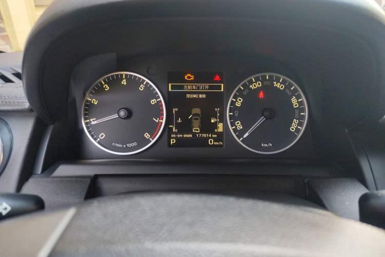 Used Land Rover Discovery 2016 3.0 SC Obsidian Black Heritage Edition SE Instrument Cluster