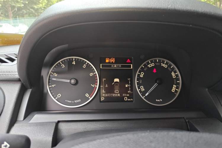 Used Land Rover Discovery 2016 3.0 SC Obsidian Black Heritage Edition SE Instrument Cluster