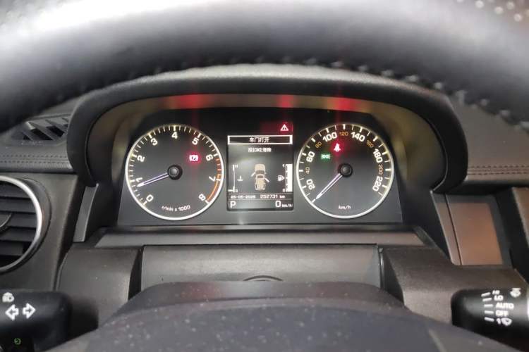 Used Land Rover Discovery 2016 3.0 SC Obsidian Black Heritage Edition HSE Instrument Cluster