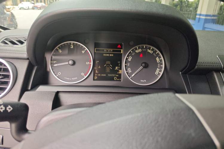 Used Land Rover Discovery 2016 3.0 SDV6 Black Edition HSE Diesel Version Instrument Cluster