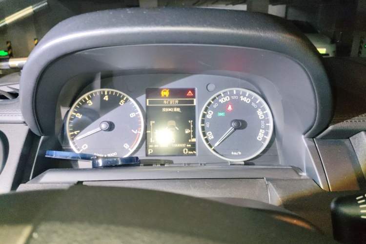 Used Land Rover Discovery 2016 3.0 SC Obsidian Black Heritage Edition HSE Instrument Cluster