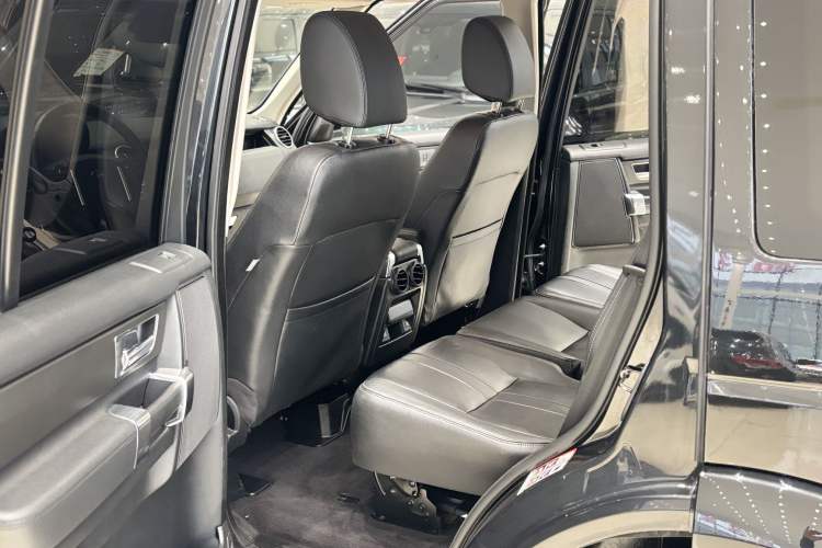 Used Land Rover Discovery 2016 3.0 SC V6 HSE Interior 1
