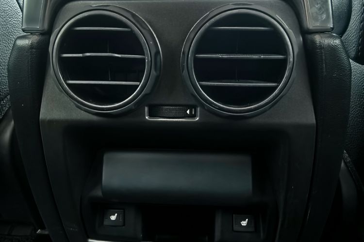 Used Land Rover Discovery 2016 3.0 SDV6 Black Edition HSE Diesel Version Interior 10