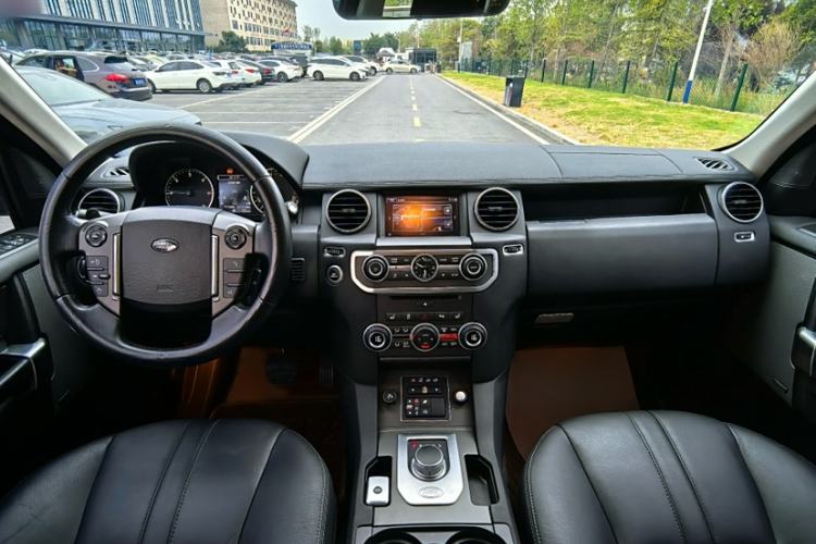 Used Land Rover Discovery 2016 3.0 SDV6 Black Edition HSE Diesel Version Interior 12