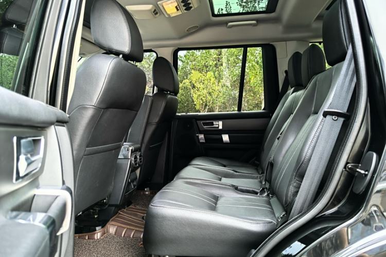 Used Land Rover Discovery 2016 3.0 SDV6 Black Edition HSE Diesel Version Interior 14