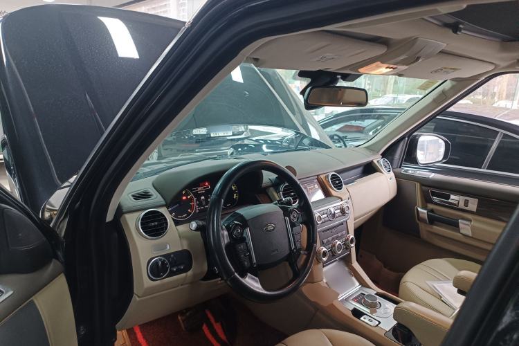 Used Land Rover Discovery 2016 3.0 SC V6 HSE Interior 2