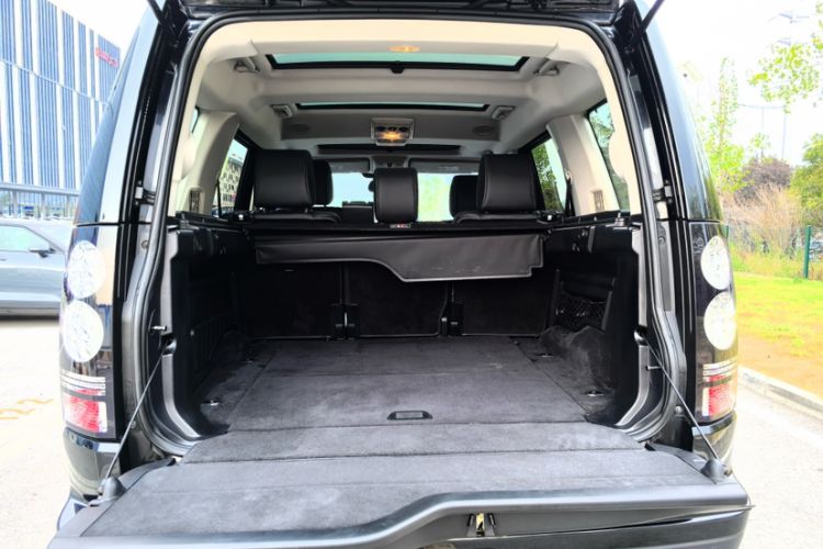 Used Land Rover Discovery 2016 3.0 SDV6 Black Edition HSE Diesel Version Interior 2