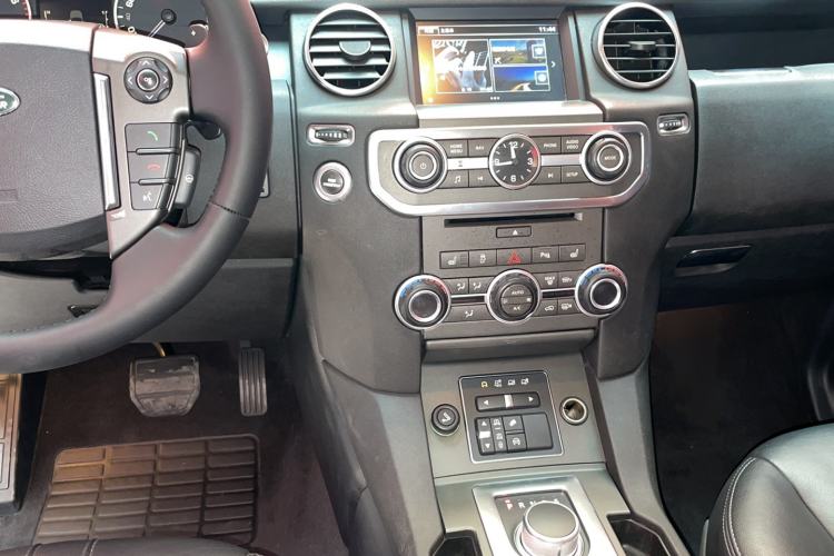 Used Land Rover Discovery 2016 3.0 SC Obsidian Black Heritage Edition SE Interior 2