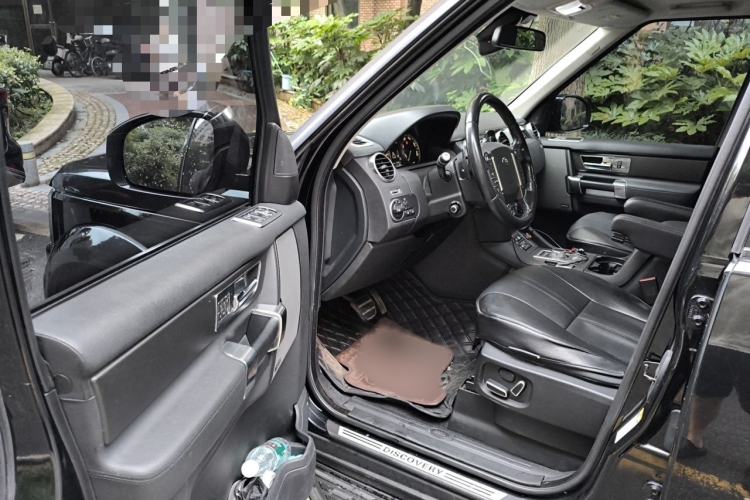 Used Land Rover Discovery 2016 3.0 SDV6 Black Edition HSE Diesel Version Interior 3