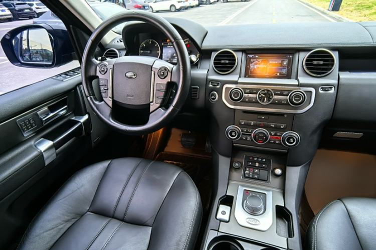 Used Land Rover Discovery 2016 3.0 SDV6 Black Edition HSE Diesel Version Interior 3