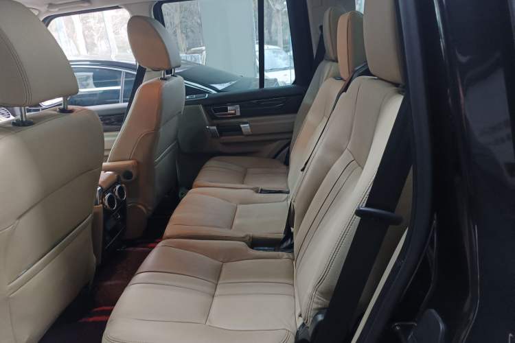 Used Land Rover Discovery 2016 3.0 SC V6 HSE Interior 4