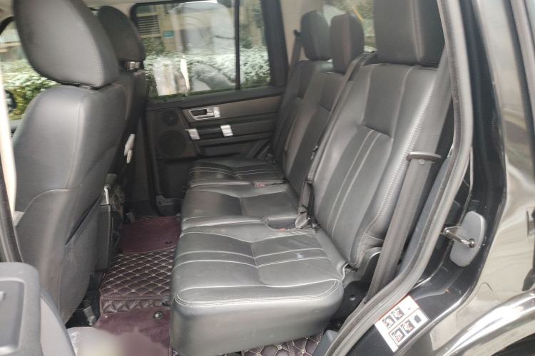 Used Land Rover Discovery 2016 3.0 SC Obsidian Black Heritage Edition SE Interior 4