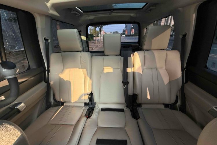 Used Land Rover Discovery 2016 3.0 SC V6 SE Interior 4