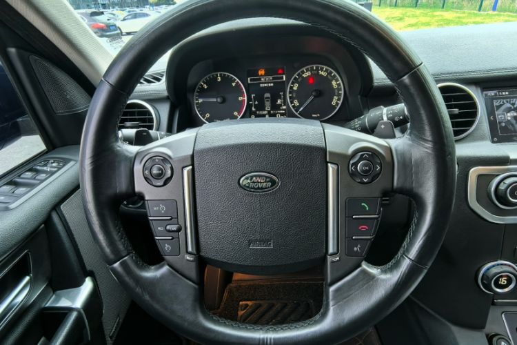 Used Land Rover Discovery 2016 3.0 SDV6 Black Edition HSE Diesel Version Interior 5