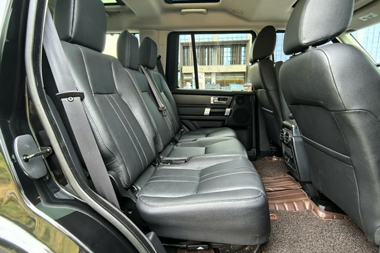 Used Land Rover Discovery 2016 3.0 SDV6 Black Edition HSE Diesel Version Interior 7