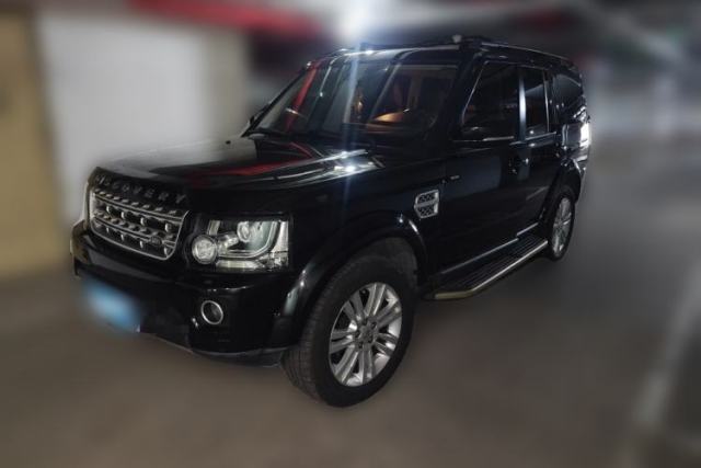 Used Land Rover Discovery Found a 3.0L automatic with a sunroof.