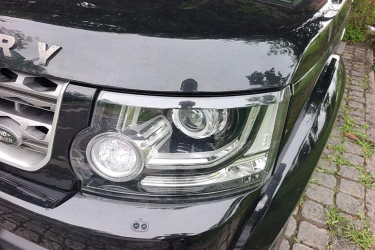 Used Land Rover Discovery 2016 3.0 SC Obsidian Black Heritage Edition HSE Left Front Headlight