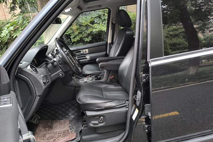 Used Land Rover Discovery 2016 3.0 SDV6 Black Edition HSE Diesel Version Left Front Seat
