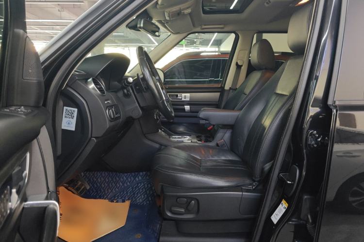 Used Land Rover Discovery 2016 3.0 SC V6 SE Left Front Seat