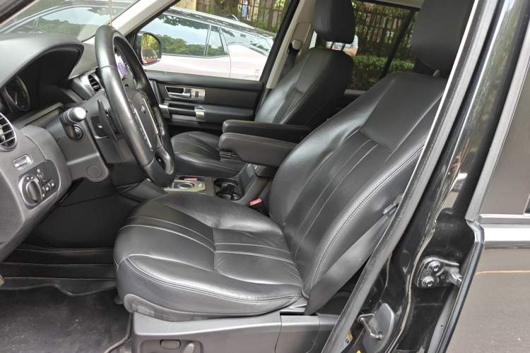 Used Land Rover Discovery 2016 3.0 SC Obsidian Black Heritage Edition SE Left Front Seat