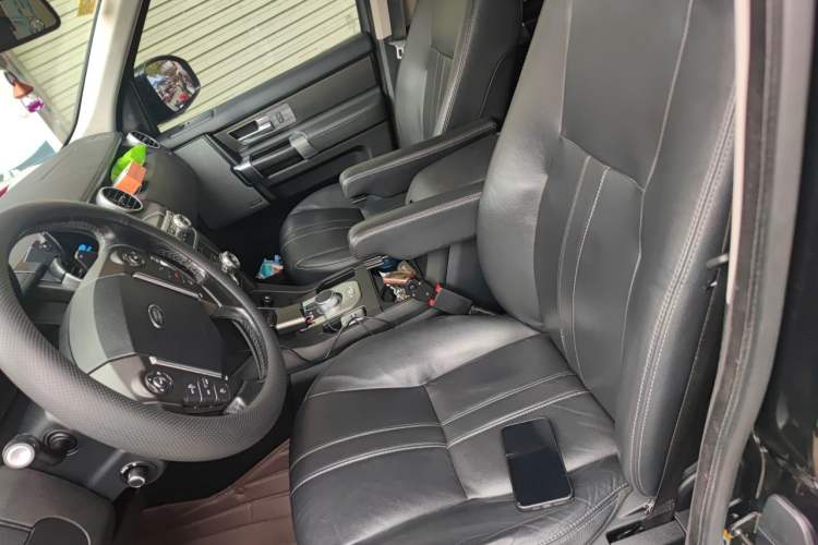 Used Land Rover Discovery 2016 3.0 SC V6 HSE Left Front Seat