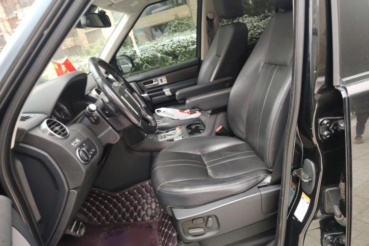 Used Land Rover Discovery 2016 3.0 SC Obsidian Black Heritage Edition SE Left Front Seat