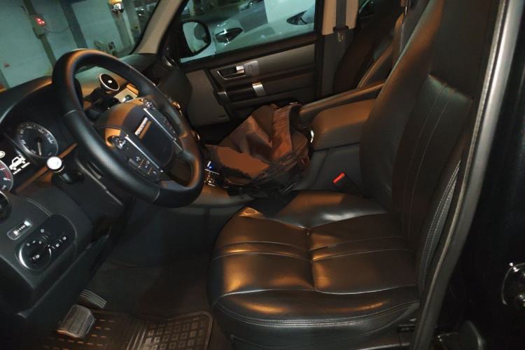 Used Land Rover Discovery 2016 3.0 SC Obsidian Black Heritage Edition SE Left Front Seat