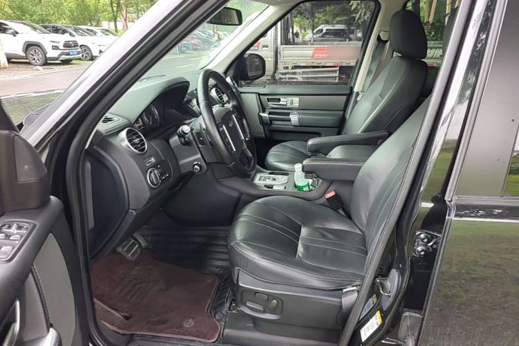 Used Land Rover Discovery 2016 3.0 SC Obsidian Black Heritage Edition HSE Left Front Seat