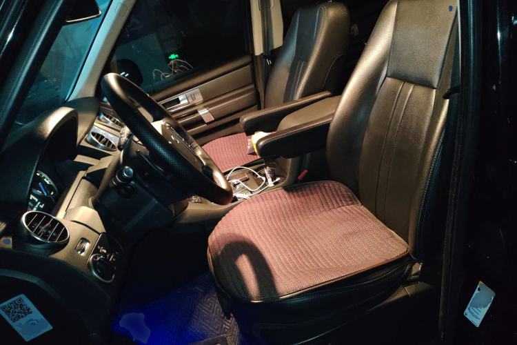 Used Land Rover Discovery 2016 3.0 SC Obsidian Black Heritage Edition SE Left Front Seat