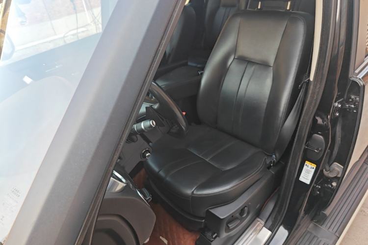 Used Land Rover Discovery 2016 3.0 SC Obsidian Black Heritage Edition HSE Left Front Seat