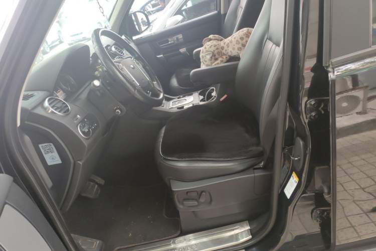 Used Land Rover Discovery 2016 3.0 SC V6 HSE Left Front Seat