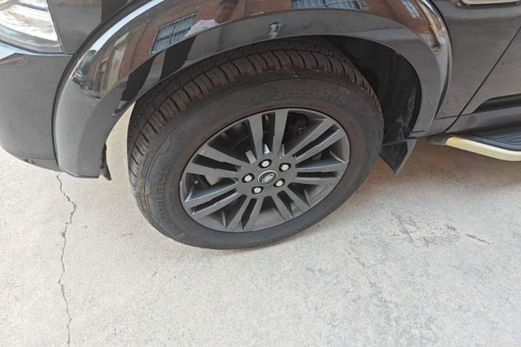 Used Land Rover Discovery 2016 3.0 SC Obsidian Black Heritage Edition HSE Left Front Wheel Hub