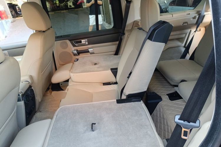 Used Land Rover Discovery 2016 3.0 SC V6 HSE Left Rear Seat