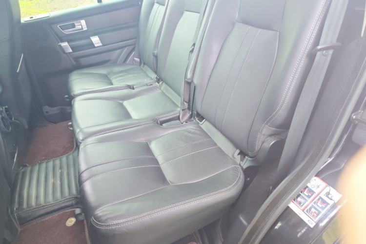 Used Land Rover Discovery 2016 3.0 SC Obsidian Black Heritage Edition HSE Left Rear Seat