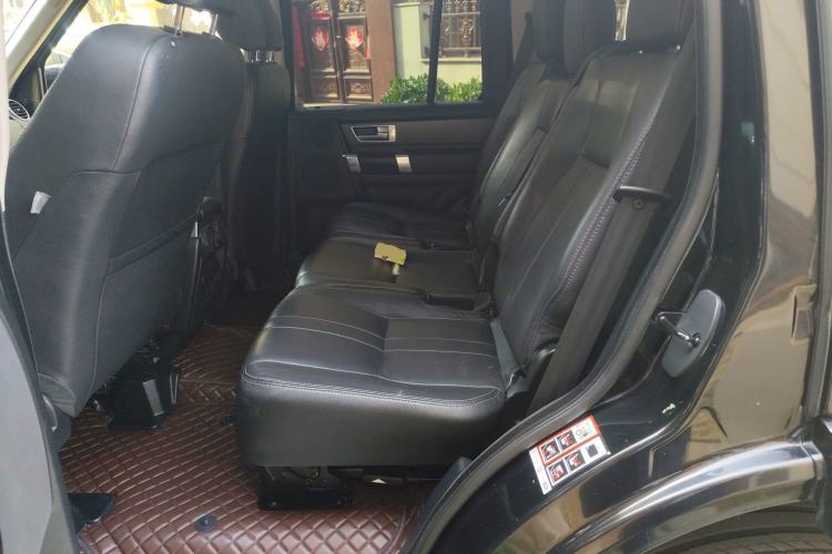 Used Land Rover Discovery 2016 3.0 SC Obsidian Black Heritage Edition SE Left Rear Seat