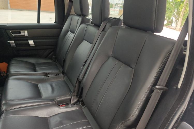 Used Land Rover Discovery 2016 3.0 SC V6 SE Left Rear Seat