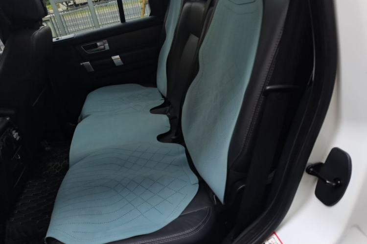 Used Land Rover Discovery 2016 3.0 SC Obsidian Black Heritage Edition SE Left Rear Seat