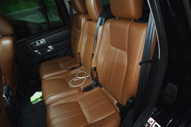 Used Land Rover Discovery 2016 3.0 SC Obsidian Black Heritage Edition HSE Left Rear Seat