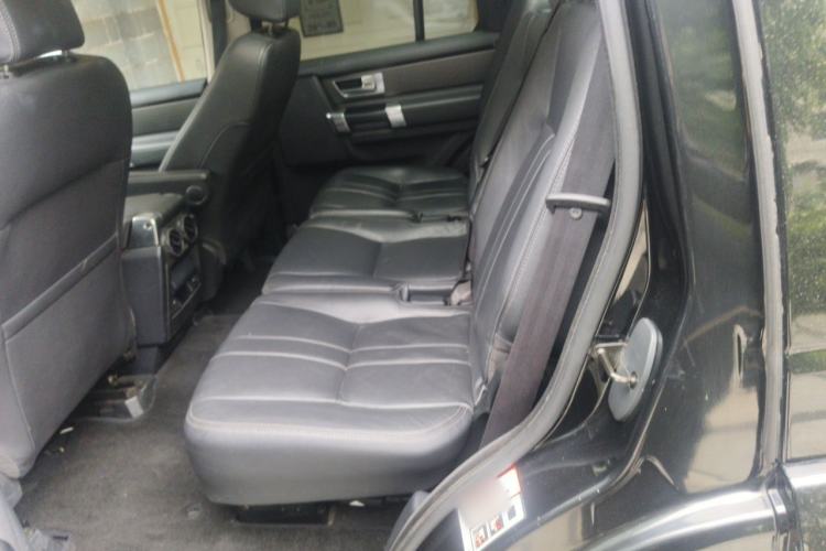 Used Land Rover Discovery 2016 3.0 SC Obsidian Black Heritage Edition SE Left Rear Seat